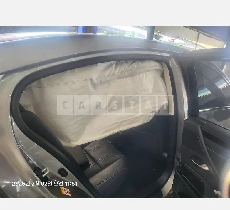 Photo 2 of 13: 2019 Lexus ES300h — Korean insurance auction