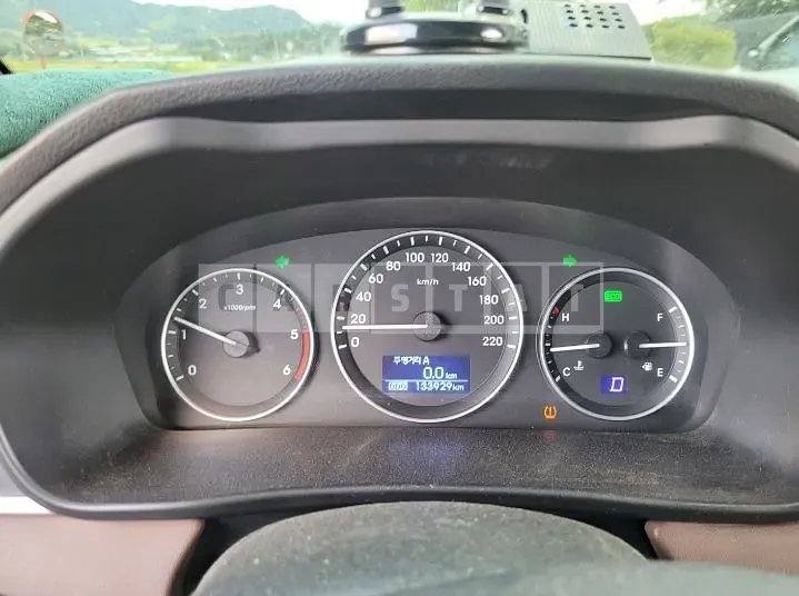 Photo 2 of 18: 2016 Mercedes-Benz E300 4Matic, VIN WDDZF4KB3HA113836 — Korean insurance auction