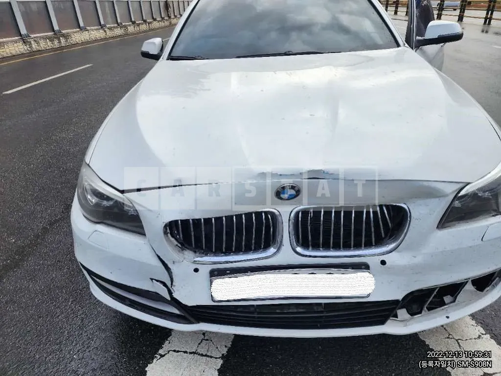 Photo 2 of 3: 2015 BMW 520d xDrive, VIN WBA5E7103FG153032 — Korean insurance auction