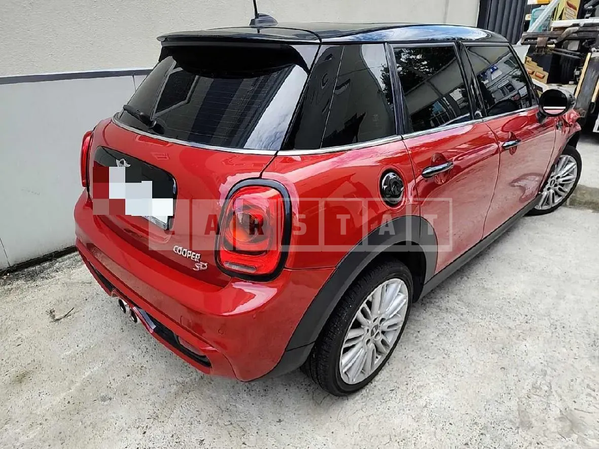 Photo 2 of 16: 2015 MINI Cooper SD Five-Door, VIN WMWXT7103G2C15304 — Korean insurance auction