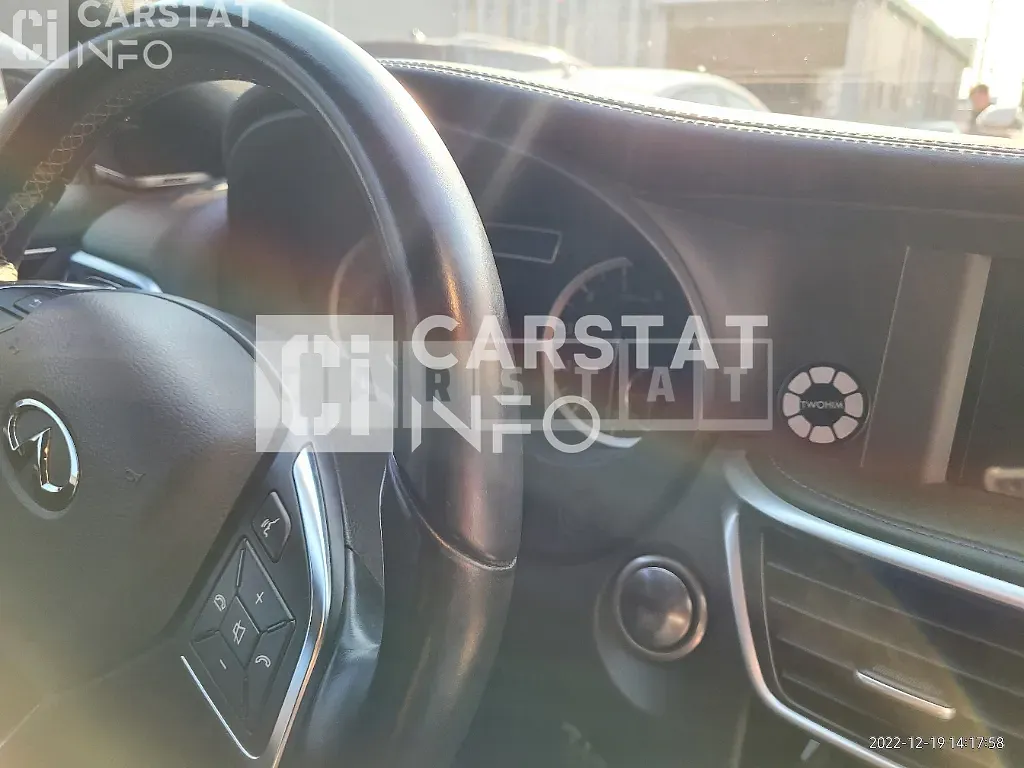 Photo 2 of 74: 2017 Infiniti Infinity Q30 — Korean insurance auction