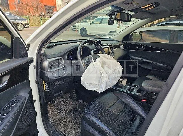 Photo 2 of 20: 2017 Kia Sorento 4WD, VIN KNAPS81ADHA367337 — Korean insurance auction