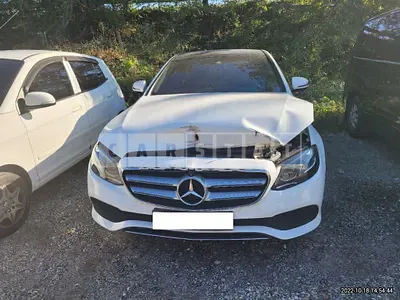 Photo 1 of 13: 2017 Mercedes-Benz E 300 4Matic, VIN WDDZF4KB2HA076018 — Korean insurance auction