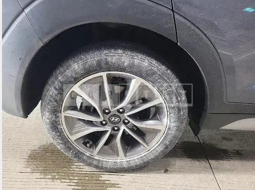 Photo 2 of 7: 2018 Hyundai Tucson TL — Korean insurance auction