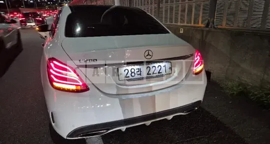 Photo 2 of 25: 2015 Mercedes-Benz C 200 — Korean insurance auction