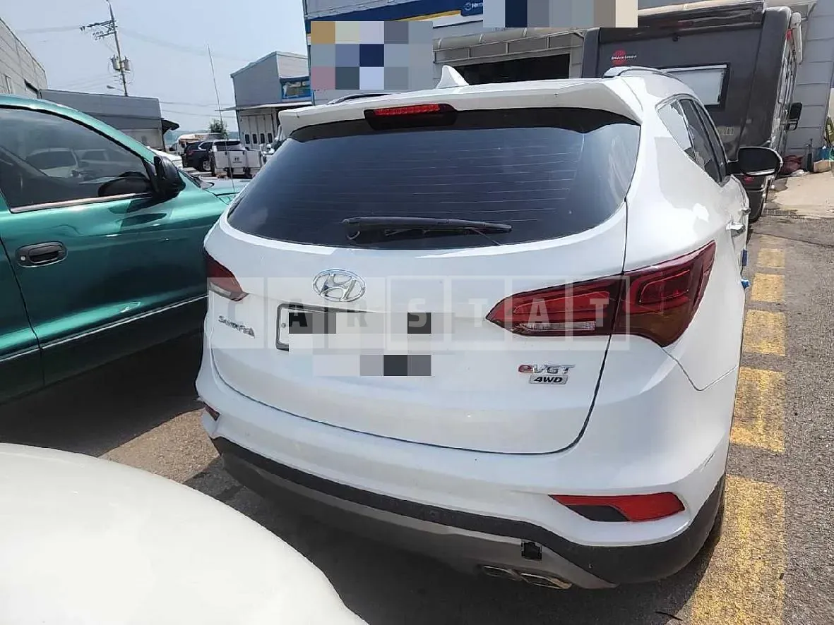 Photo 2 of 39: 2016 Hyundai Santa Fe DM 4WD, VIN KMHSW81UDGU691140 — Korean insurance auction