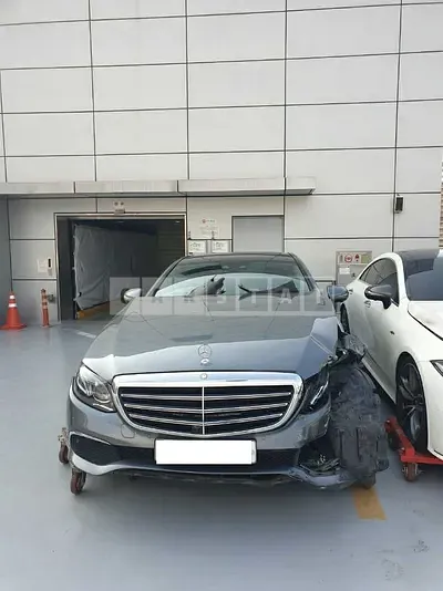 Photo 1 of 19: 2017 Mercedes-Benz E 300, VIN WDDZF4JB3HA141735 — Korean insurance auction