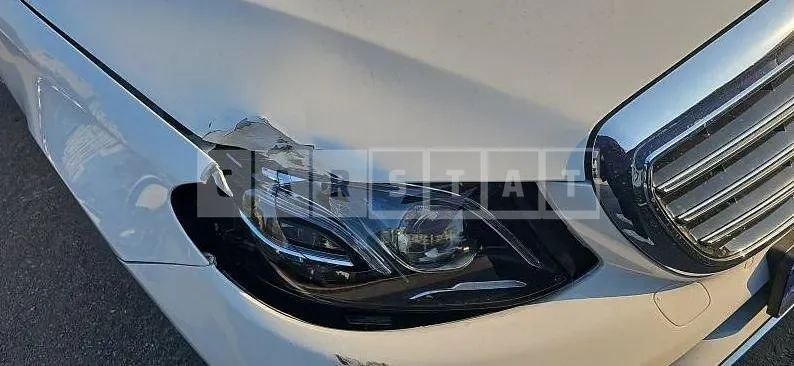 Photo 2 of 20: 2017 Mercedes-Benz E300 4Matic, VIN WDDZF4JB2HA035633 — Korean insurance auction