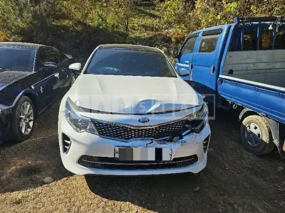 Photo 1 of 32: 2016 Kia K5 — Korean insurance auction