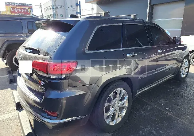 Photo 2 of 48: 2019 Jeep Straw Grand Cherokee, VIN 1C4RJFJG7KC837137 — Korean insurance auction