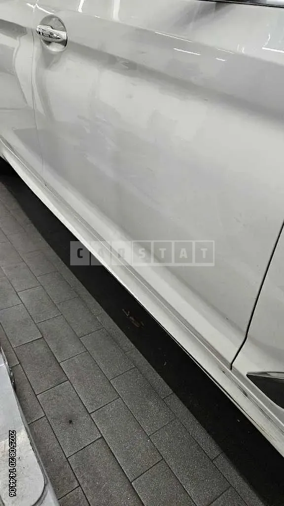 Photo 2 of 19: 2018 BMW 540i xDrive — Korean insurance auction