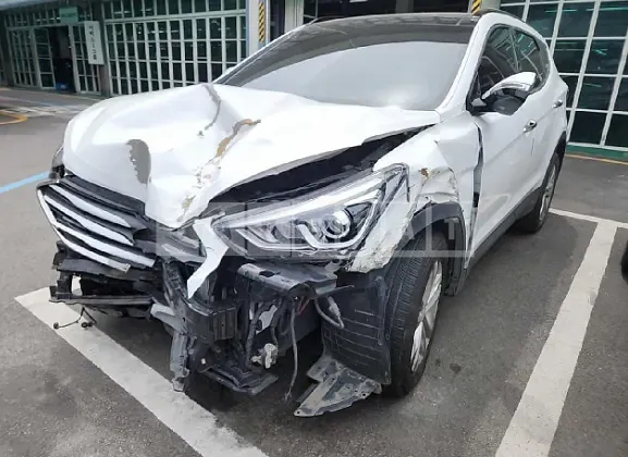 Photo 2 of 21: 2018 Hyundai Santa Fe 2.0, VIN KMHSW81UBJU804431 — Korean insurance auction