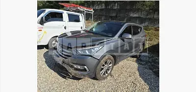 Photo 1 of 25: 2017 Hyundai Santa Fe 2.0 (4WD) — Korean insurance auction