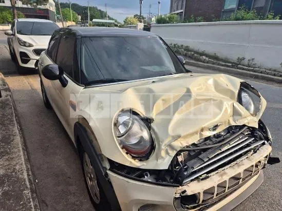 Photo 2 of 10: 2015 MINI Cooper Five-Door — Korean insurance auction