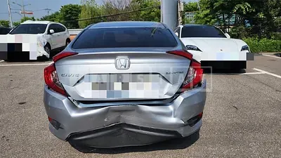 Photo 1 of 10: 2017 Honda Civic 4d — Korean insurance auction