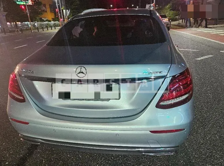 Photo 2 of 7: 2017 Mercedes-Benz E220 d 4Matic — Korean insurance auction