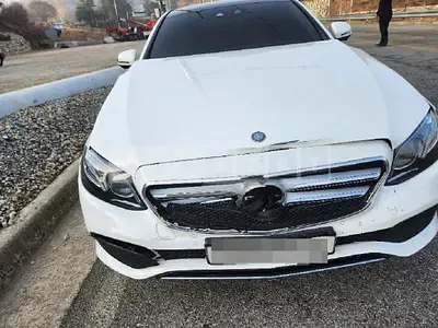 Photo 1 of 6: 2016 Mercedes-Benz E300 4Matic, VIN WDDZF4KB9HA098713 — Korean insurance auction