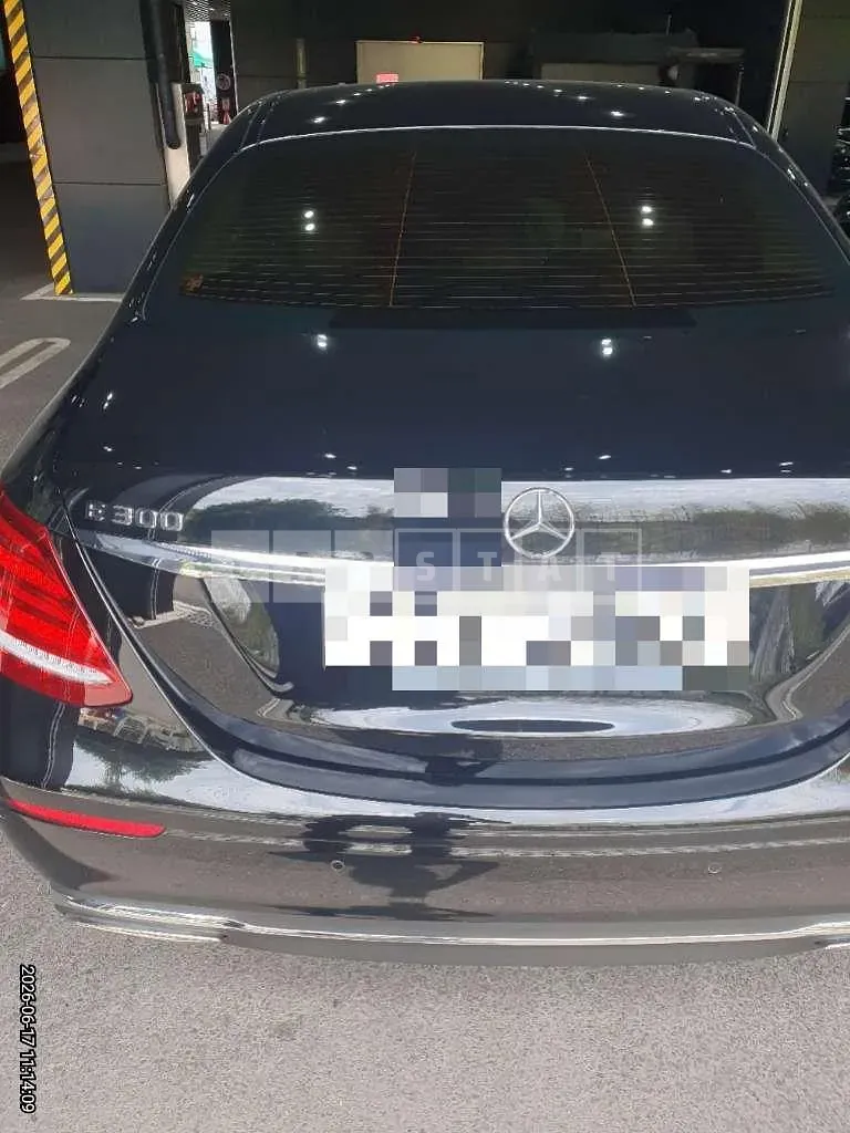 Photo 2 of 48: 2017 Mercedes-Benz E300 4Matic — Korean insurance auction