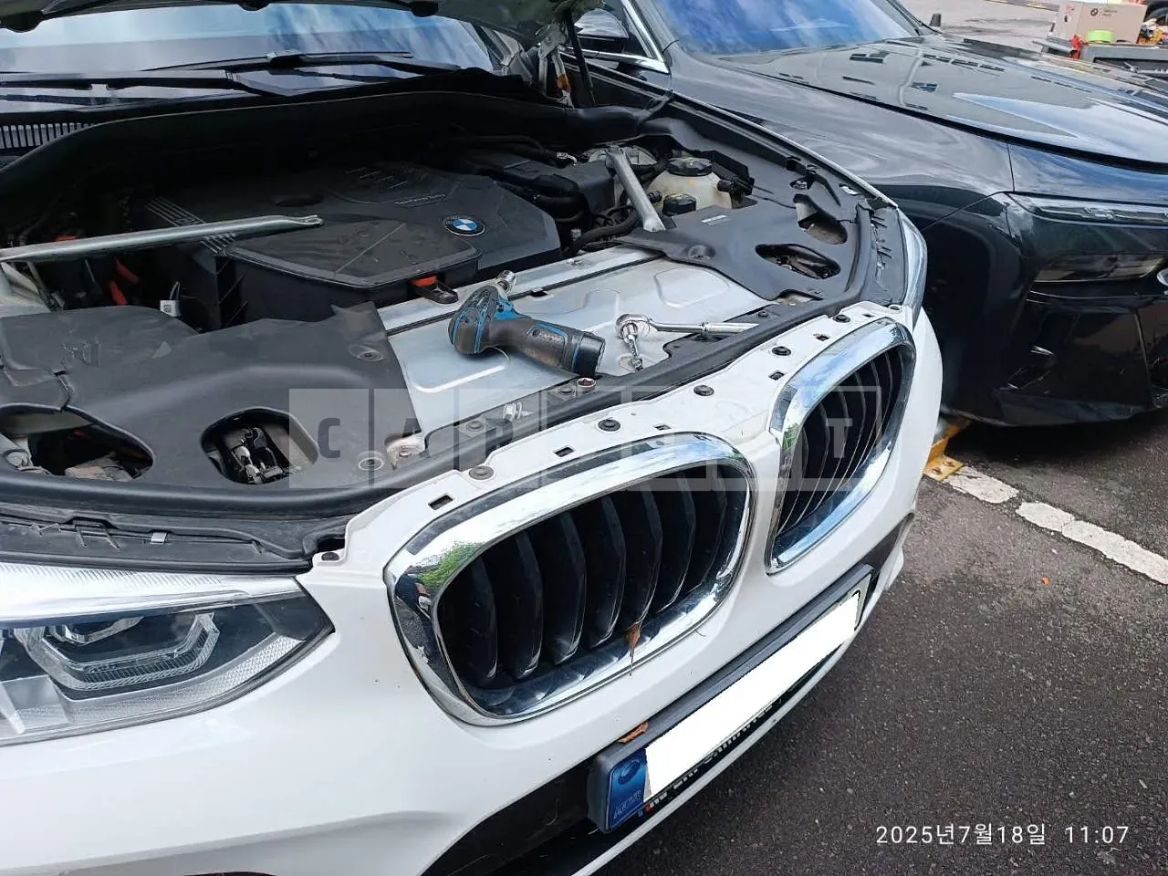 Photo 2 of 14: 2021 BMW X3 xDrive 20i, VIN WBA51BG04M9H89386 — Korean insurance auction