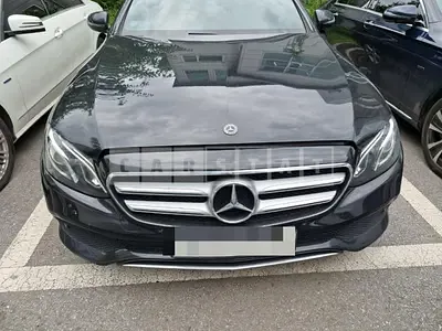Photo 1 of 11: 2017 Mercedes-Benz E200 — Korean insurance auction