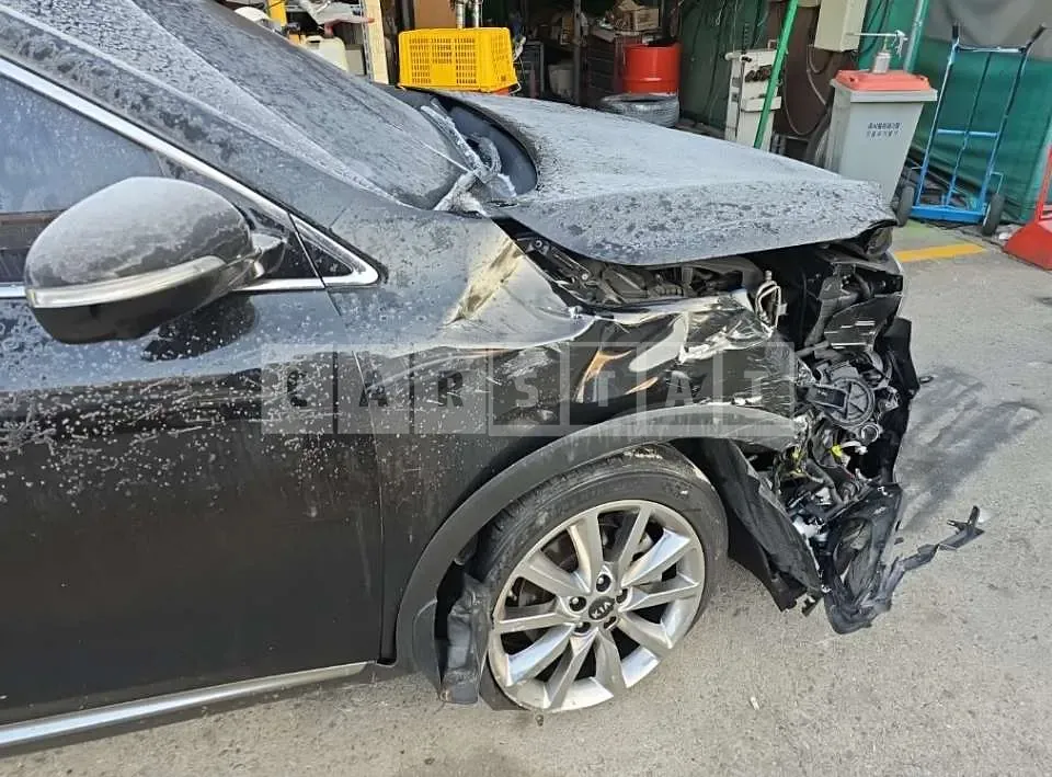 Photo 2 of 13: 2015 Kia Sorento 4WD, VIN KNAPK81BDFA101998 — Korean insurance auction