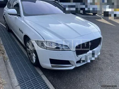 Photo 1 of 20: 2017 Jaguar XF 30d — Korean insurance auction