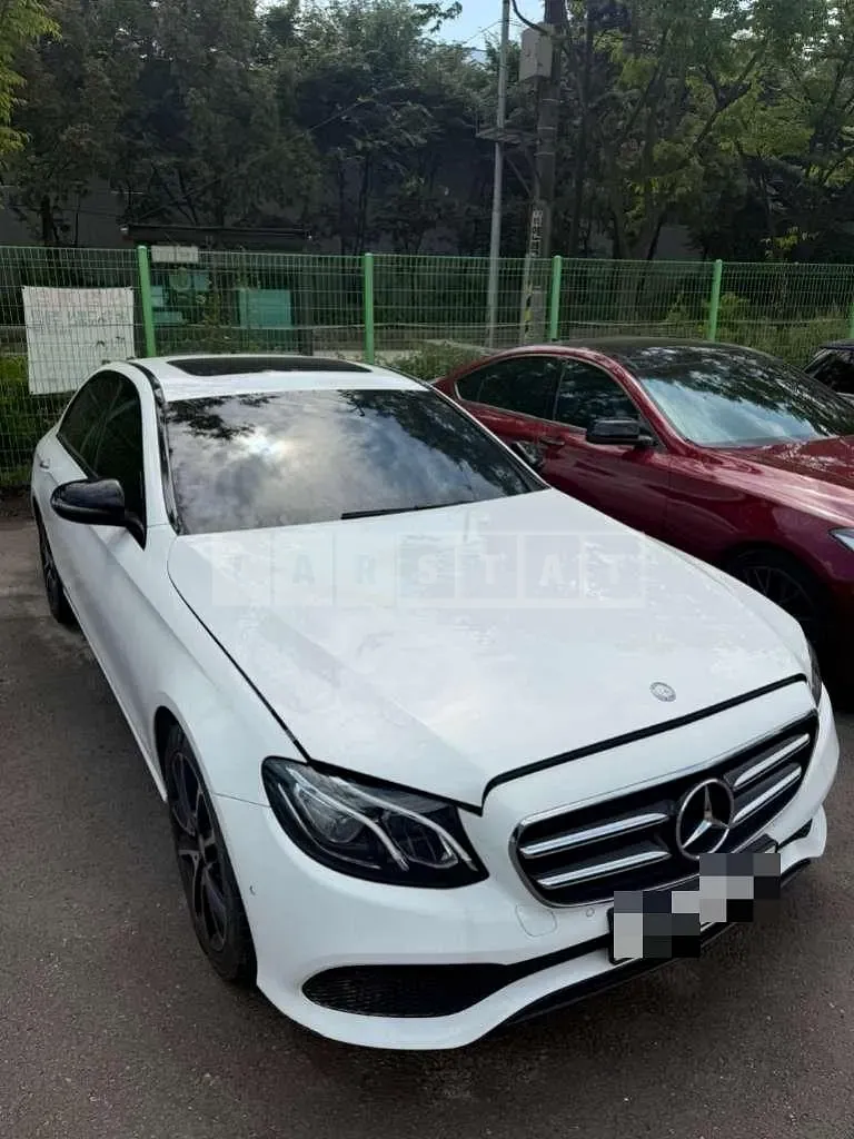Photo 2 of 7: 2017 Mercedes-Benz E220 d — Korean insurance auction