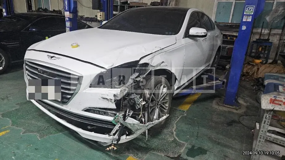 Photo 2 of 22: 2016 Genesis 3.8 — Korean insurance auction