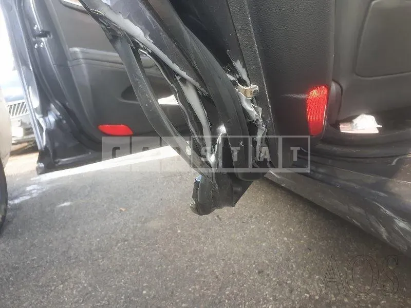 Photo 2 of 34: 2015 Genesis 3.8 — Korean insurance auction