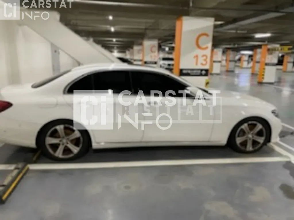 Photo 2 of 12: 2017 Mercedes-Benz E220d, VIN WDDZF0EB9HA040072 — Korean insurance auction