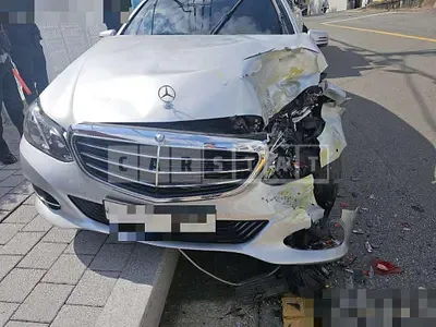 Photo 1 of 10: 2015 Mercedes-Benz E300 — Korean insurance auction