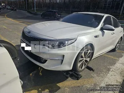 Photo 1 of 9: 2018 Kia K5, VIN KNAGS411BJA180380 — Korean insurance auction