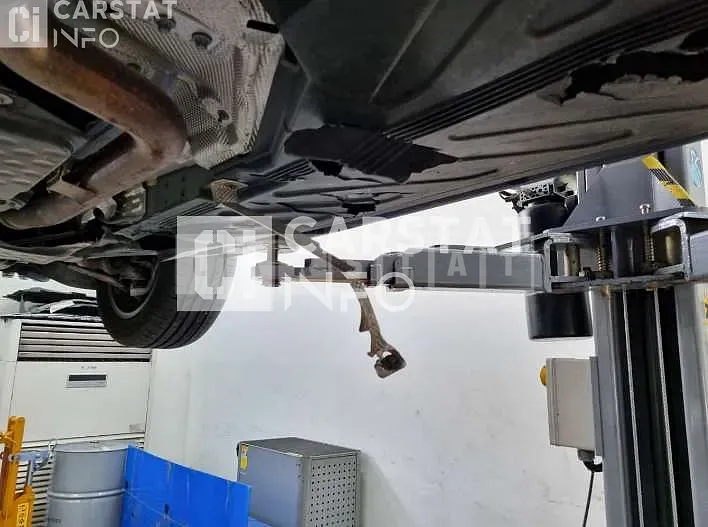 Photo 2 of 18: 2019 Mercedes-Benz C 200, VIN WDDWF8AB5KR503664 — Korean insurance auction