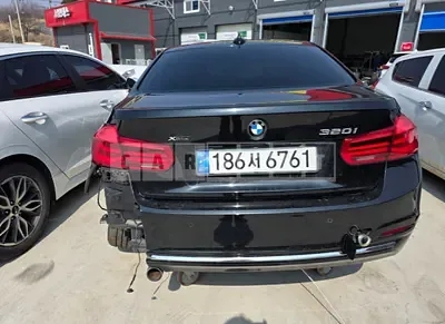 Photo 1 of 14: 2018 BMW 320i — Korean insurance auction