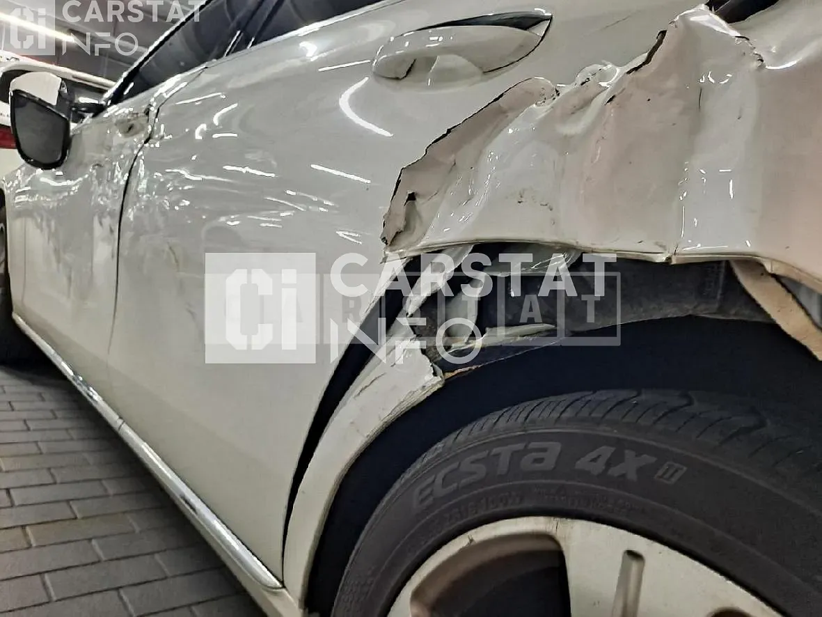 Photo 2 of 21: 2018 Mercedes-Benz E220 d, VIN WDDZF0EB1JA424854 — Korean insurance auction