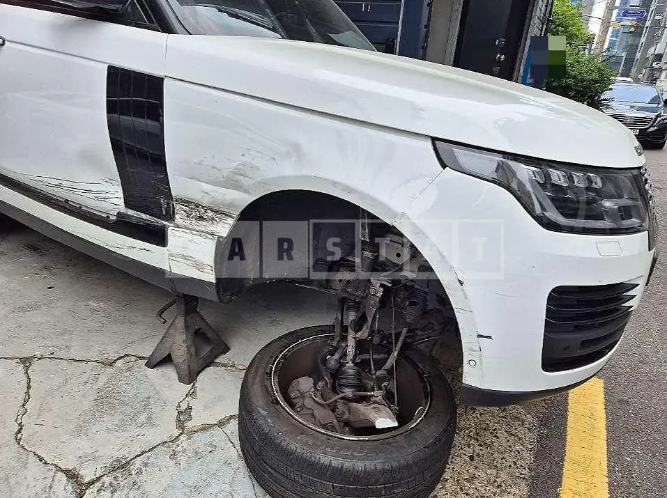 Photo 2 of 24: 2018 Land Rover Range Rover 4.4d — Korean insurance auction
