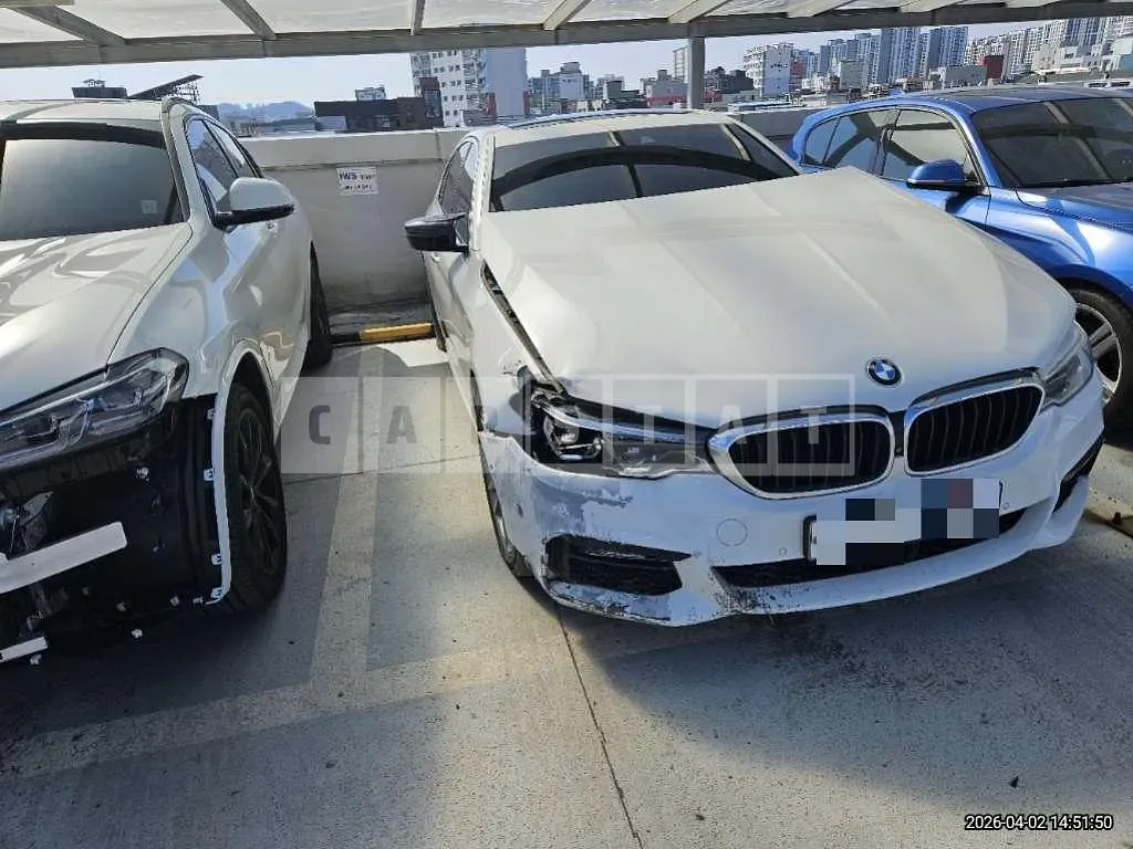 Photo 2 of 22: 2017 BMW 520d xDrive — Korean insurance auction