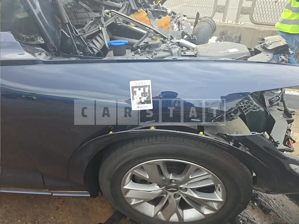Photo 2 of 10: 2021 Genesis GV70, VIN KMTMA81BDMU040832 — Korean insurance auction