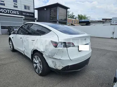 Photo 1 of 33: 2024 Tesla Model Y RWD, VIN LRWYGCF53RC207869 — Korean insurance auction