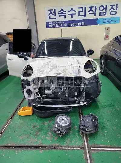 Photo 1 of 6: 2018 MINI Cooper Five-Door, VIN WMWXU1105J2G06181 — Korean insurance auction