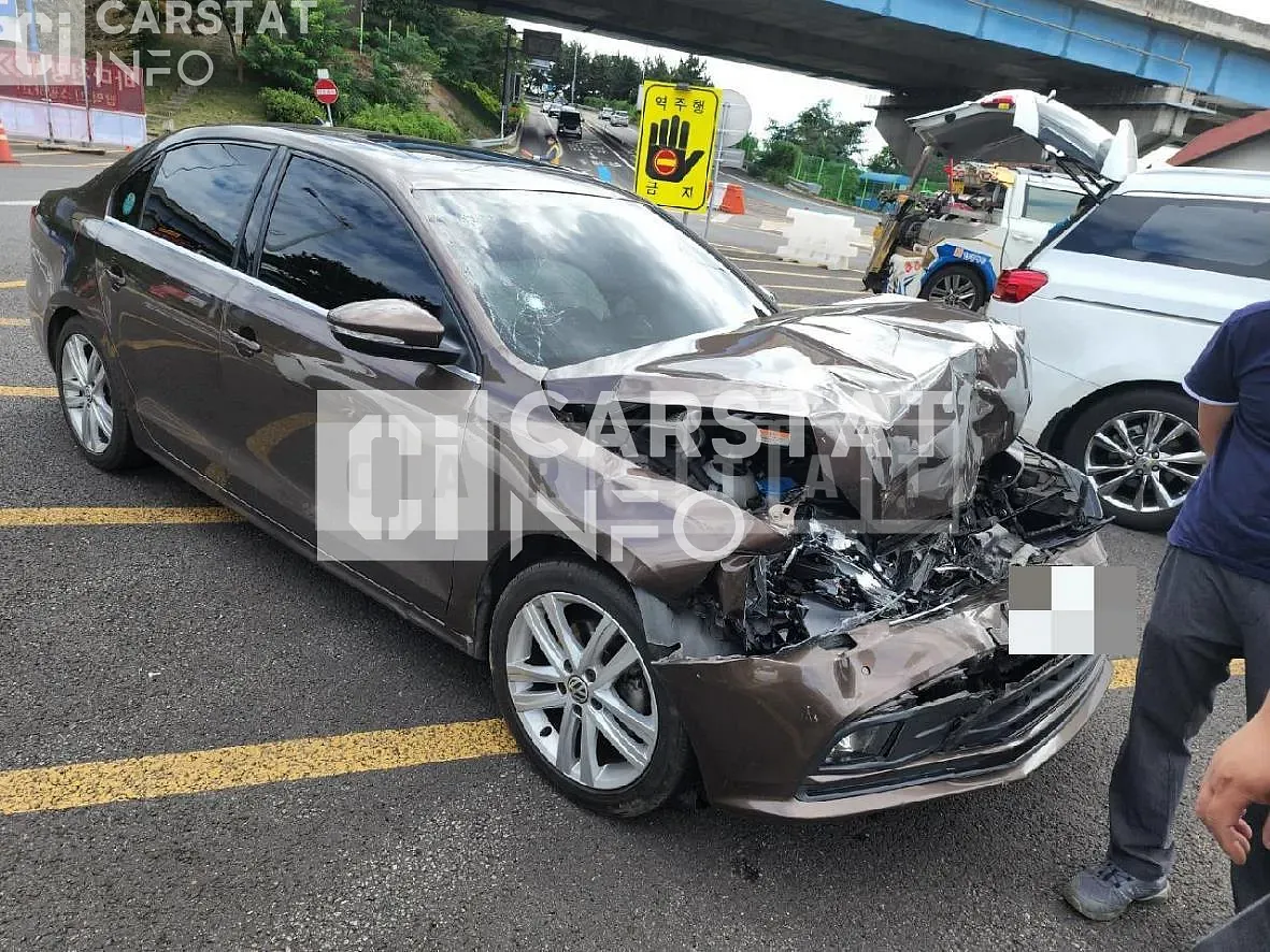 Photo 2 of 5: 2015 Volkswagen Jetta 2.0 TDI BMT Premium, VIN WVWZZZ16ZFM025453 — Korean insurance auction