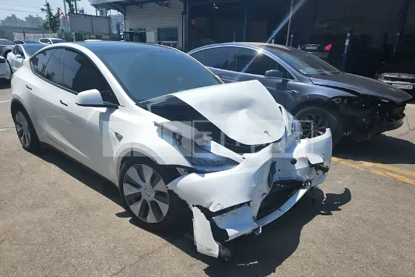 Photo 2 of 7: 2021 Tesla Model Y LongRange, VIN 5YJYGDEE7MF167764 — Korean insurance auction