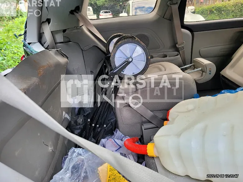 Photo 2 of 7: 2014 Kia Carnival 11 -Seater — Korean insurance auction