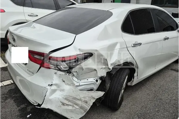Photo 2 of 18: 2023 Toyota Camry Hybrid The — Korean insurance auction