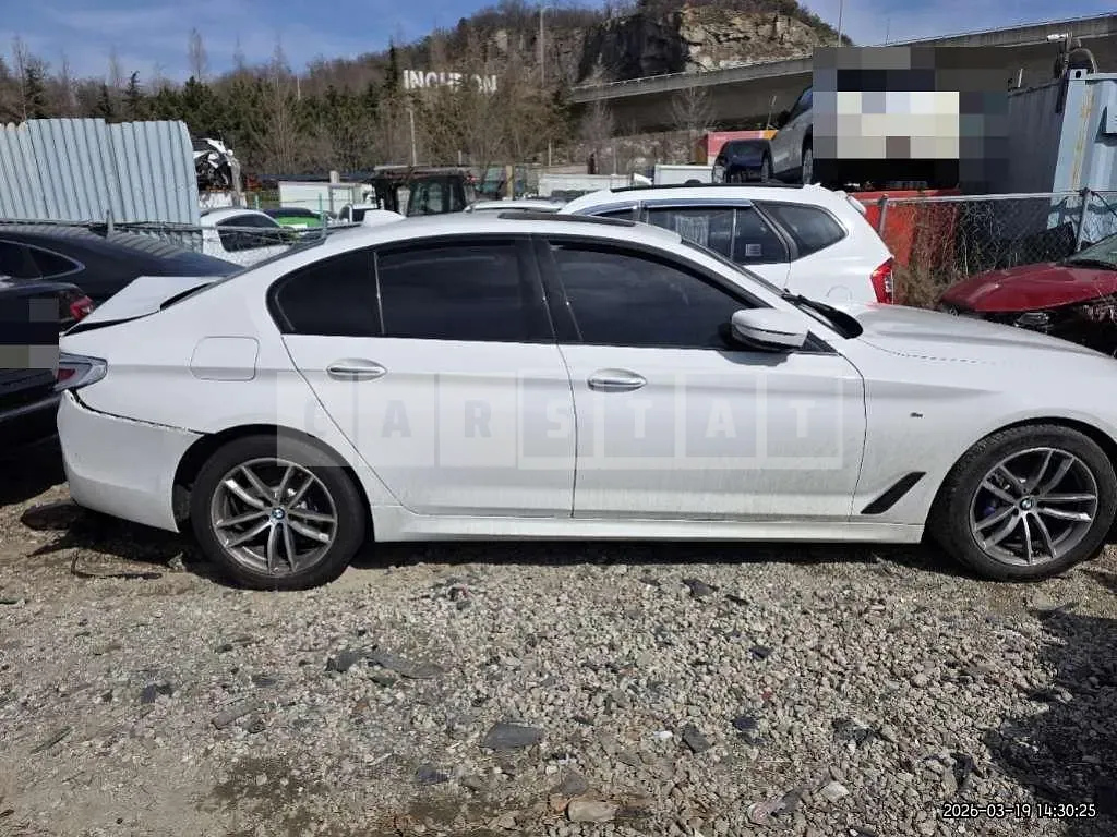 Photo 2 of 24: 2017 BMW 530i — Korean insurance auction