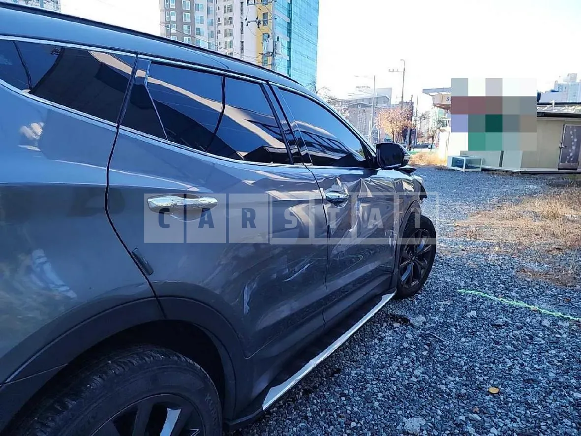 Photo 2 of 24: 2016 Hyundai Santa Fe DM, VIN KMHSW81UBHU720862 — Korean insurance auction