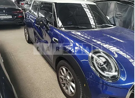 Photo 2 of 14: 2021 MINI Cooper Five-Door, VIN WMWXV7109M2N91654 — Korean insurance auction