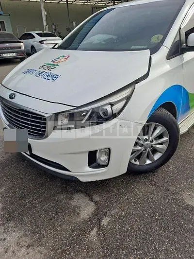 Photo 1 of 7: 2014 Kia Carnival Changlim Leaf Sinloow Disabled Car — Korean insurance auction