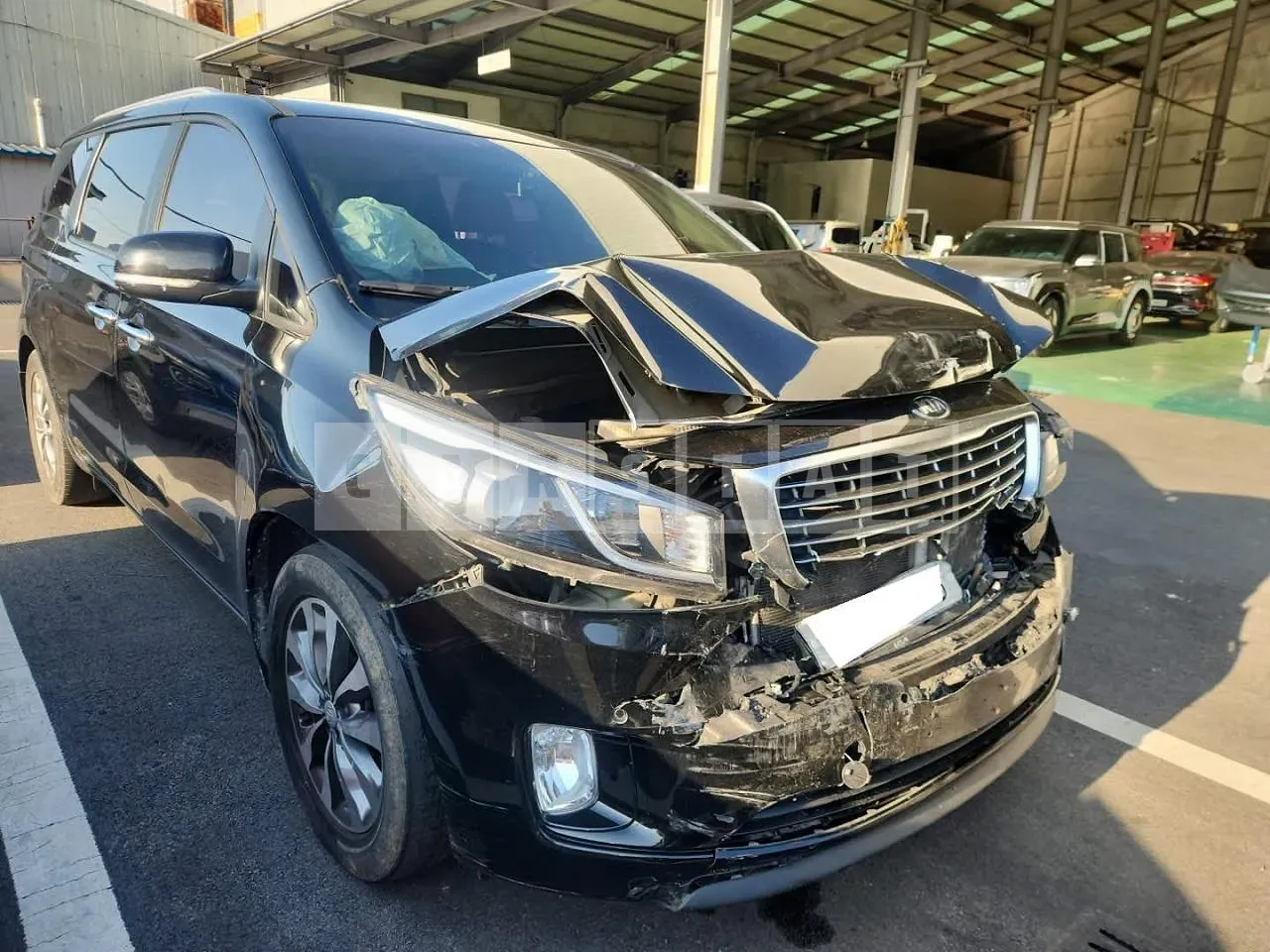 Photo 2 of 9: 2015 Kia Carnival, VIN KNHMF37ABGS159114 — Korean insurance auction