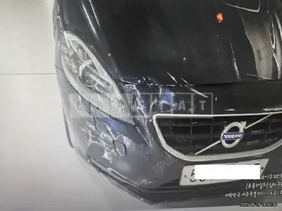Photo 1 of 3: 2016 Volvo V40 D3 — Korean insurance auction